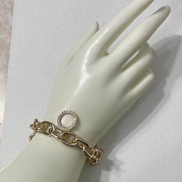 Gold Chain Circle Rhinestone Pendant Bracelet - Picture 7 of 11